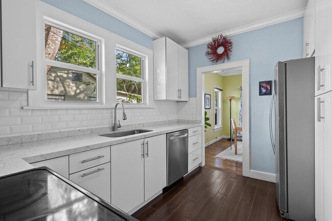 Building Photo - 621 SW 14th Terrace