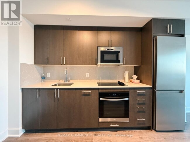 Photo du bâtiment - 2545 Simcoe St N