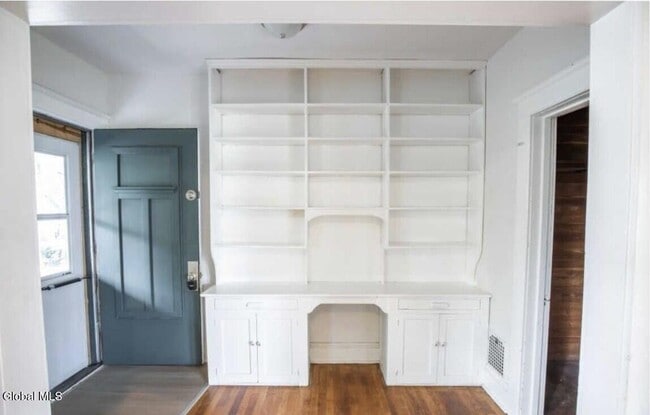 Building Photo - 2 Woodrow Ct