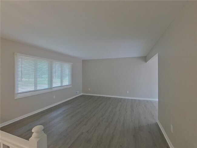 Foto del edificio - 12235 Hillsboro Ave