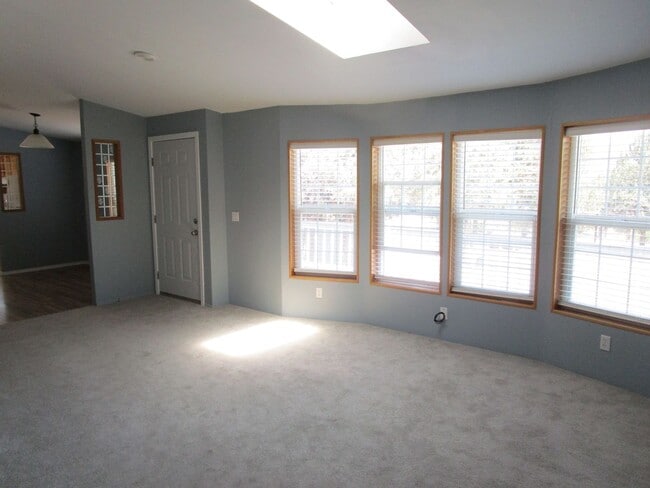 Building Photo - 15142 Loafer Ave