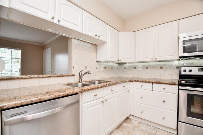 Building Photo - 9001 Gaylord Dr
