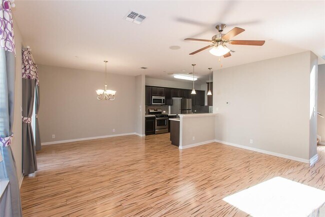 Foto del edificio - 1620 Bryant Dr