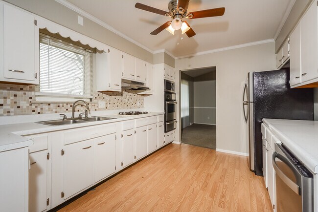 Building Photo - 3950 Cordin Dr