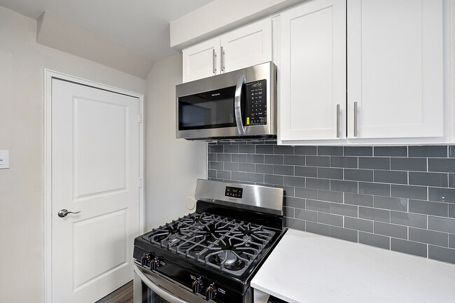 Building Photo - Oak Park Manor Apartments & Townhomes