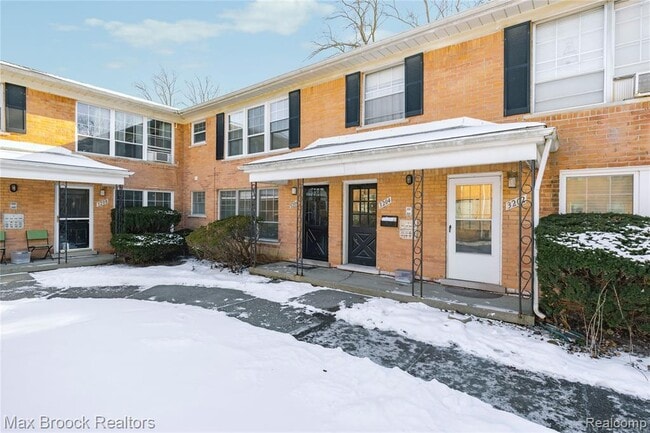 Building Photo - 3206 Shenandoah Dr