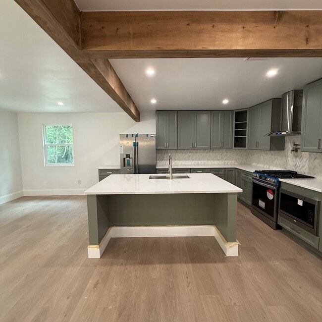 Foto del edificio - 7499 Pinehill Rd