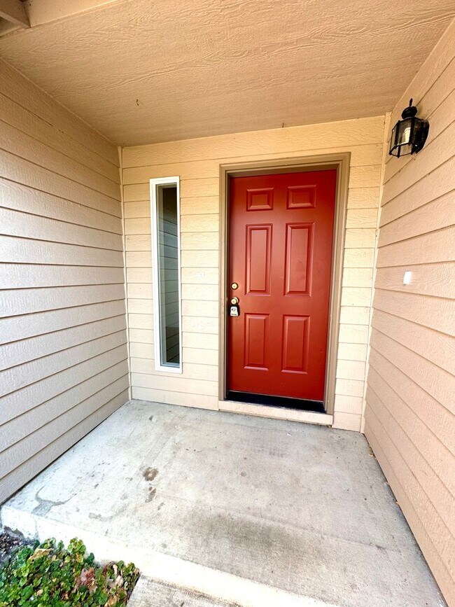 Foto del edificio - Gorgeous 3 Bed 2 Bath Home Near Shopping and Schools!