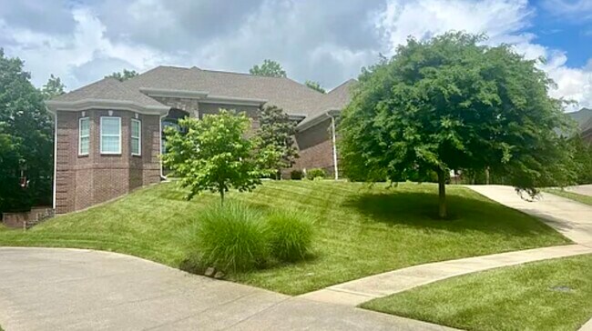 Building Photo - 901 Glendower Ct