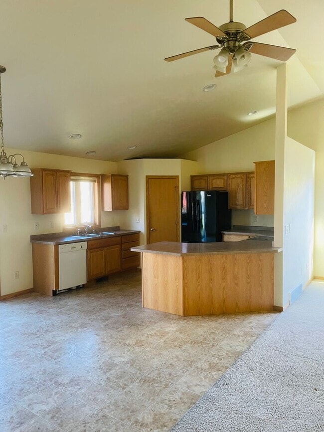 Building Photo - 2930 W Glenpark Dr