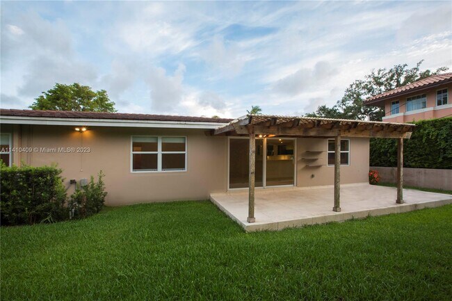 Building Photo - 535 Altara Ave