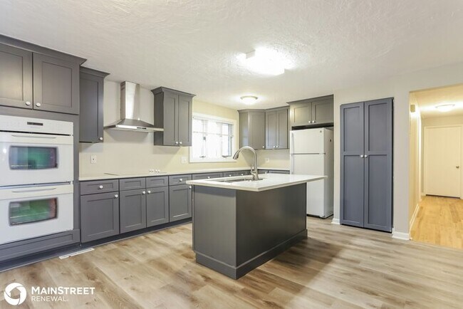 Building Photo - 561 Iola St