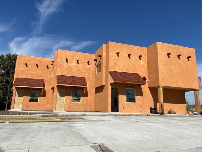 Foto del edificio - 525 E Pike Blvd