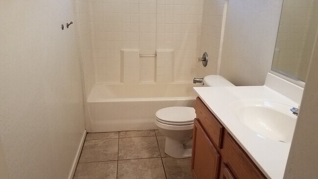 Building Photo - 3 bedroom 2 bath home in Parque Verde