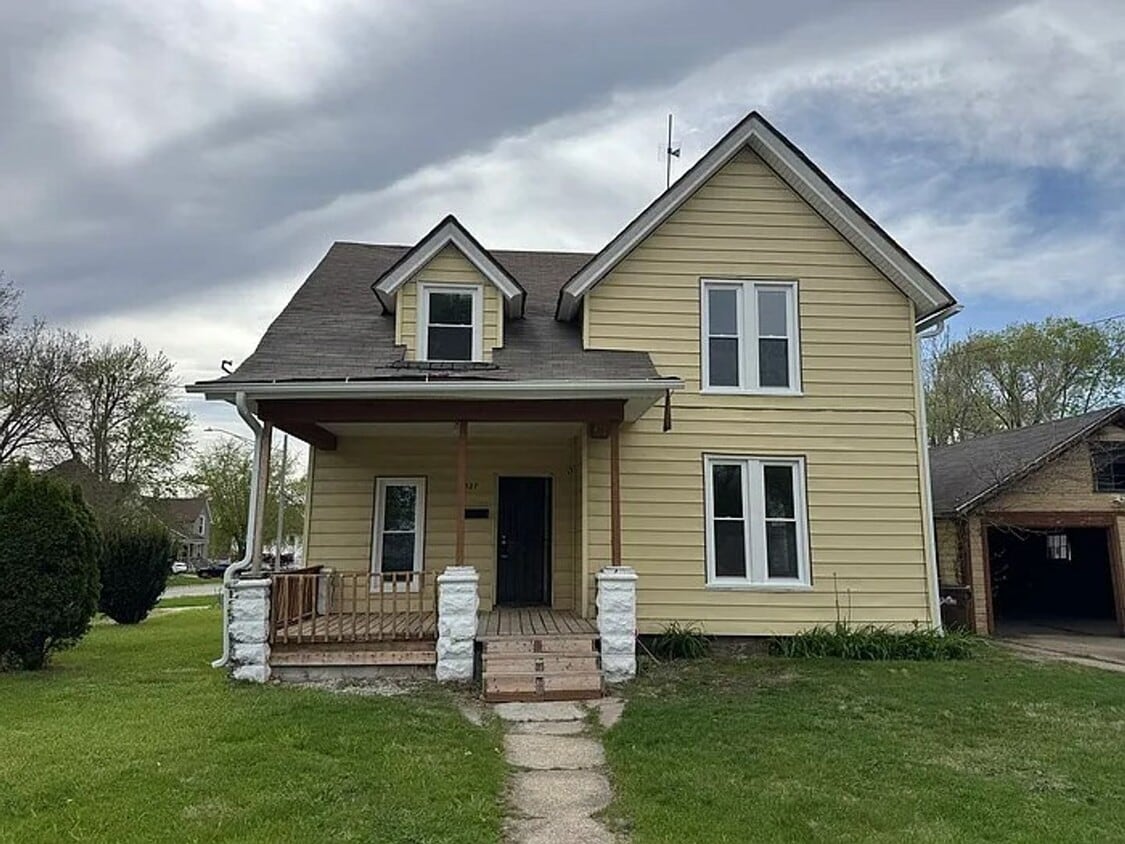 Primary Photo - 327 Stanley St