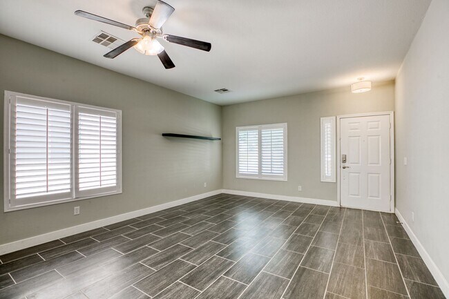 Building Photo - 3 Bedrooms Single Story Home with Covered ...