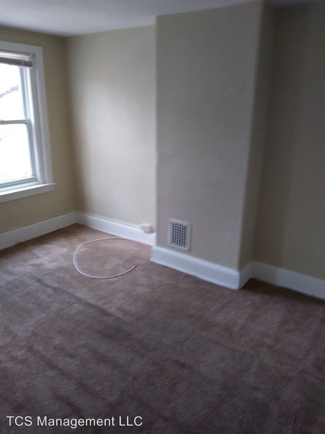 Building Photo - 4 br, 1 bath House - 710 W Elm St