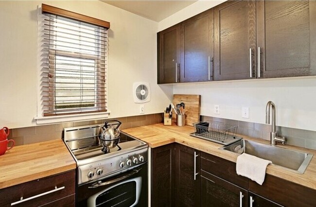 Foto del edificio - 418 N 61st St