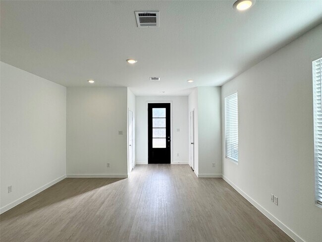 Foto del edificio - 5835 Majestic Sky Dr