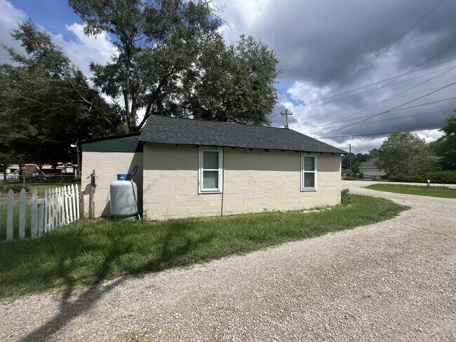 Foto del edificio - 317 Beaver Dam Rd