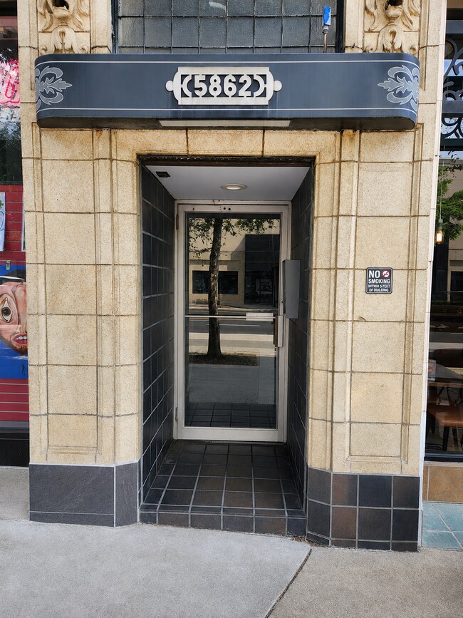 Foto del edificio - 5862 Forbes Ave