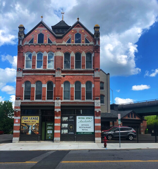 Front - 123 E Willow St Apartments