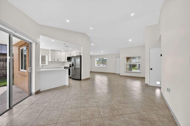 Photo - 1329 SW 151st Way House