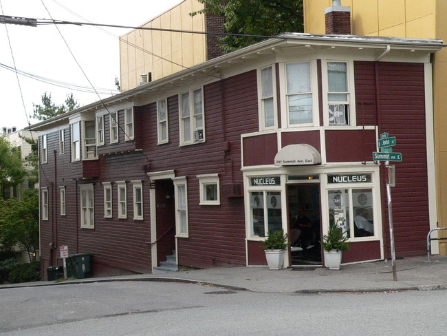 Building Photo - 418 E John St