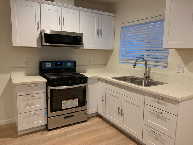 Foto del edificio - 7847 Beck Ave