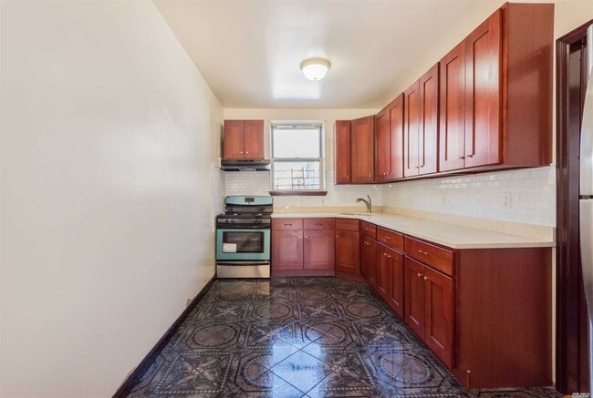 Foto del edificio - 1055 Rutland Rd