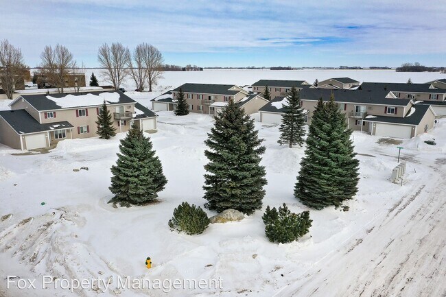 Building Photo - 1517-1516 Cedar Dr NE