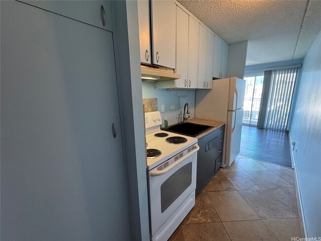 Building Photo - 710 Lunalilo St