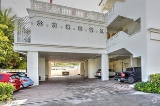 Building Photo - 555 5th Ave S