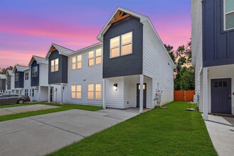 Building Photo - 809 Avenue J Pl