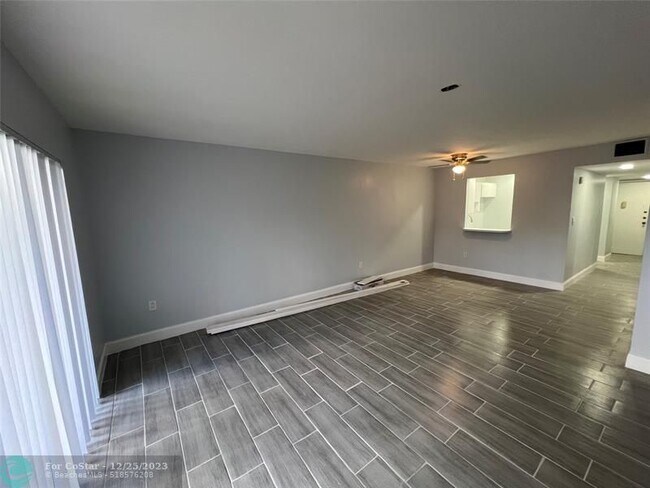 Foto del edificio - 1021 Mockingbird Ln