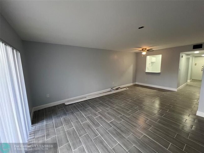 Building Photo - 1021 Mockingbird Ln