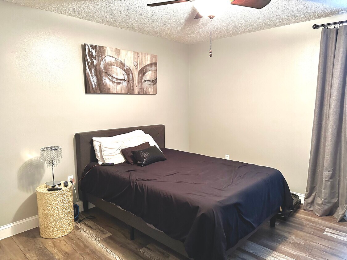 Foto principal - 2047 Cassingham Cir