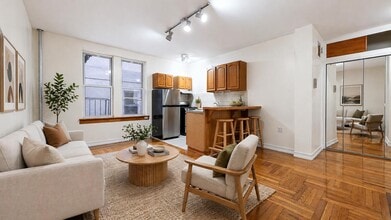 Building Photo - 707 W 171st St