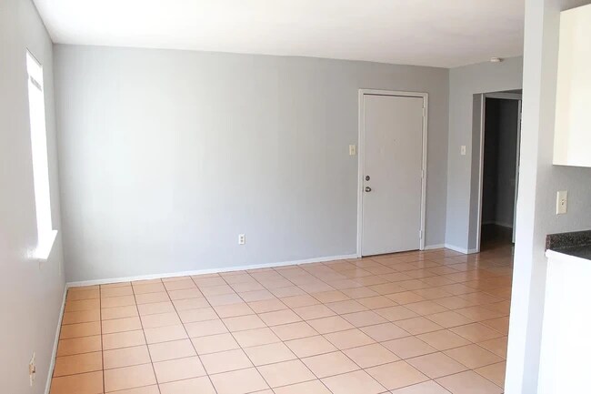 Foto del edificio - 1003 E Burleson St