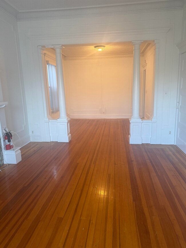 Building Photo - 123 Shippen St