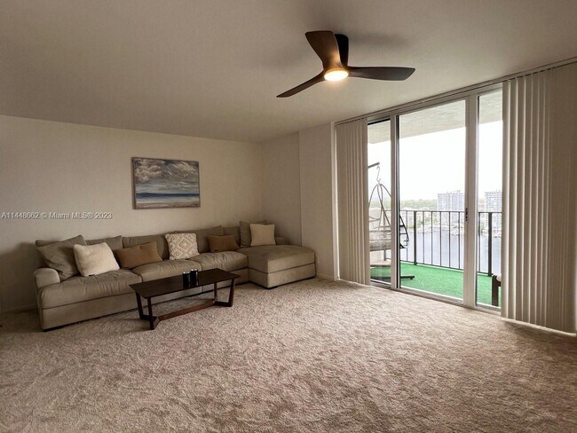 Foto del edificio - 18181 NE 31st Ct