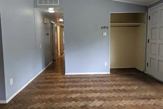 Foto del edificio - 714 Breen Dr