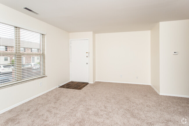 1BR, 1BA - 600 SF - Remodeled Dennison - Village West