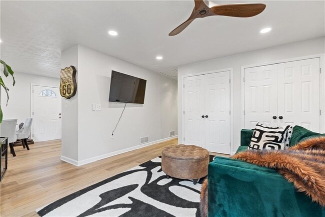 Building Photo - 1723 S Alvarado Terrace SW