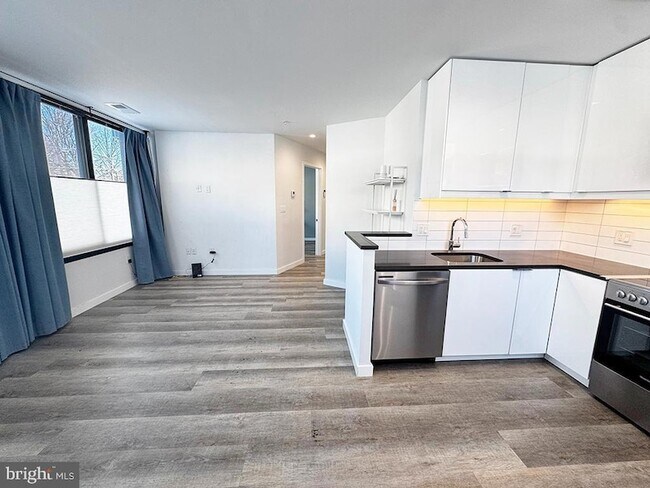 Foto del edificio - 700 Roeder Rd