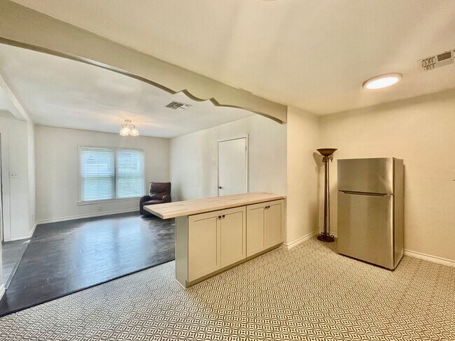 Foto del edificio - Fully Updated & Unbeatable Location