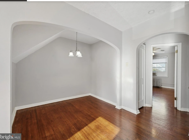 Cozy dining area - 339 E Essex Ave