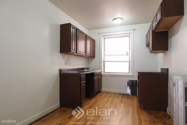 Building Photo - 2344 W Touhy Ave