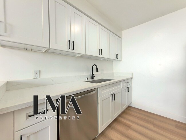 Foto del edificio - 8208 Romaine St