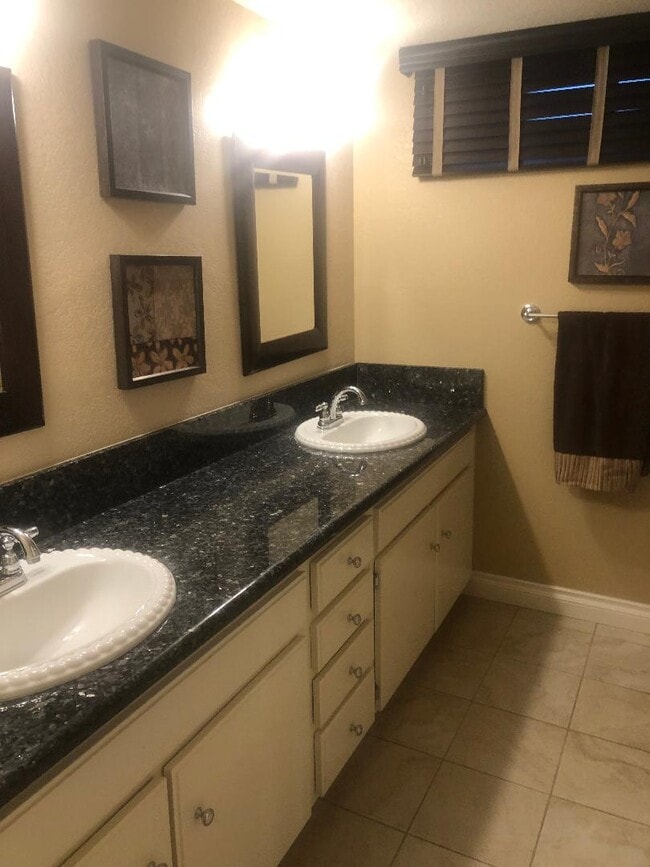 Foto del edificio - 2409 E Curtis Ct
